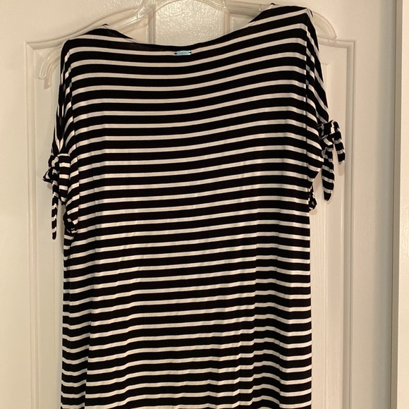 Calvin Klein black and white striped “ cold shoulder” dress on size M. - Picture 4 of 8